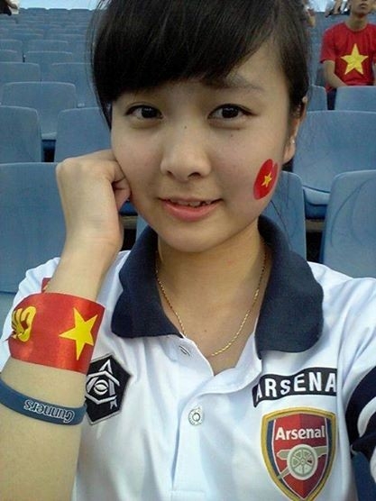 Phát hiện: "Crying girl" của U19 Việt Nam là fan Arsenal Phát hiện: "Crying girl" của U19 Việt Nam là fan Arsenal