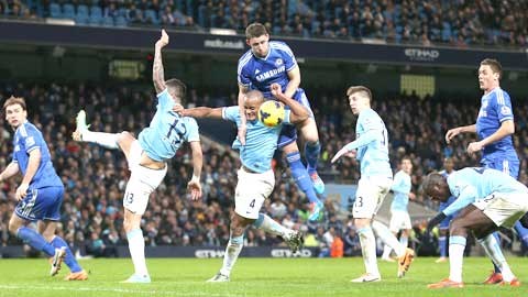 Chelsea (áo sẫm) sẽ thắng để tiếp tục giữ vững ngôi đầu trên BXH