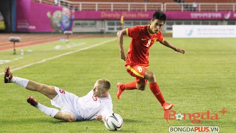 Tiền vệ Minh Tuấn tác giả duy  nhất của bàn thắng vào lưới O.Kyrgyzstan. Ảnh: Minh Tuấn