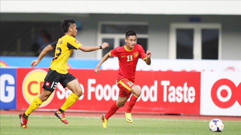 Vũ Minh Tuấn (phải) và đồng đội ở Olympic Việt Nam rất tự tin trước trận đấu quan trọng với Olympic Kyrgyzstan.