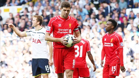 Gánh nặng tuổi tác đang đè nặng lên vai Gerrard
