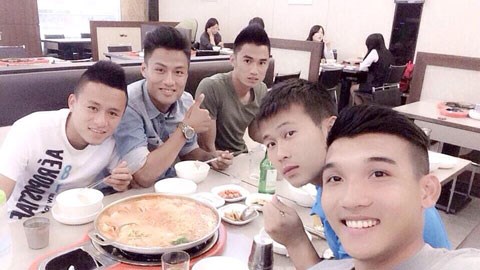 Bật mí chuyện sinh hoạt của các cầu thủ ĐT Olimpic Việt Nam: Ở chung cư & ăn tập thể Bật mí chuyện sinh hoạt của các cầu thủ ĐT Olimpic Việt Nam: Ở chung cư & ăn tập thể