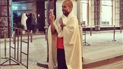 Khách sạn báo cháy, thày trò Guardiola tháo chạy giữa đêm lạnh Khách sạn báo cháy, thày trò Guardiola tháo chạy giữa đêm lạnh
