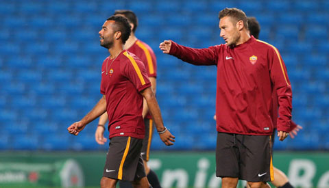 Mancini hiến kế hạ Man City cho AS Roma Mancini hiến kế hạ Man City cho AS Roma
