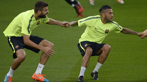 Barcelona giữ Dani Alves nhưng sẽ mất Pique? Barcelona giữ Dani Alves nhưng sẽ mất Pique?