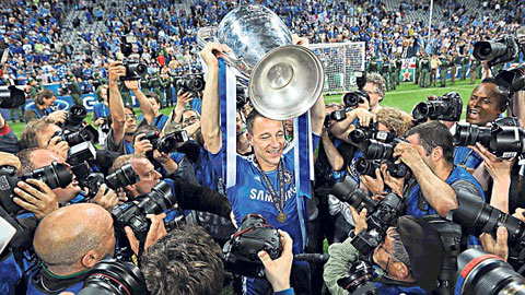 Terry "phá vỡ im lặng" về chuyện ăn mừng vô địch Champions League 2012 Terry "phá vỡ im lặng" về chuyện ăn mừng vô địch Champions League 2012