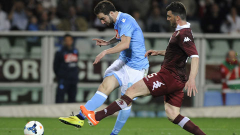 Higuain (trái) và đồng đội sẽ đè bẹp Torino