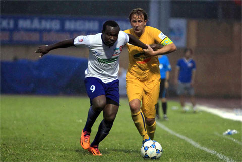 Thị trường chuyển nhượng V-League: Sục sôi ngoại binh "quen mặt" Thị trường chuyển nhượng V-League: Sục sôi ngoại binh "quen mặt"