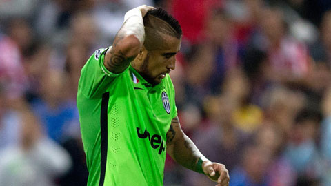 Vidal bị phạt kỷ lục vì tội "bay đêm" Vidal bị phạt kỷ lục vì tội "bay đêm"