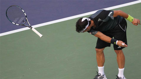 Vòng 2 Shanghai Rolex Masters: Fabio Fognini ném gãy vợt vì thua đối thủ không tên tuổi Vòng 2 Shanghai Rolex Masters: Fabio Fognini ném gãy vợt vì thua đối thủ không tên tuổi