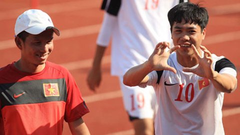 Chùm ảnh U19 Việt Nam: Cười lên cho vui, cười hé hàm răng Chùm ảnh U19 Việt Nam: Cười lên cho vui, cười hé hàm răng