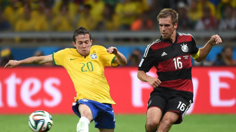 Philipp Lahm: “Chúng tôi không nỡ ghi thêm bàn vào lưới Brazil!" Philipp Lahm: “Chúng tôi không nỡ ghi thêm bàn vào lưới Brazil!"