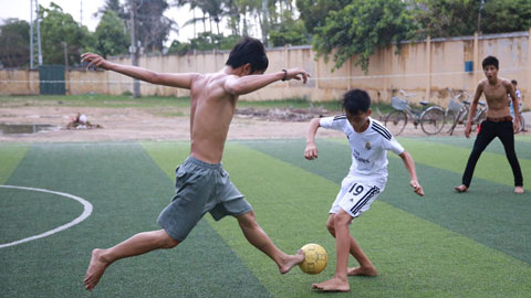 Bóng đá ở huyện đảo Lý Sơn: Có điện phải mua ngay ti vi để coi U19 Việt Nam Bóng đá ở huyện đảo Lý Sơn: Có điện phải mua ngay ti vi để coi U19 Việt Nam