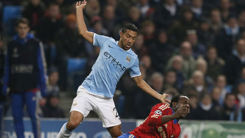 Man City (trái) sẽ buộc phải thắng nếu muốn rộng cửa đi tiếp