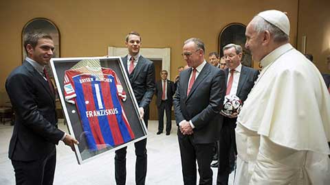 Sao Bayern diện kiến Giáo hoàng Francis Sao Bayern diện kiến Giáo hoàng Francis