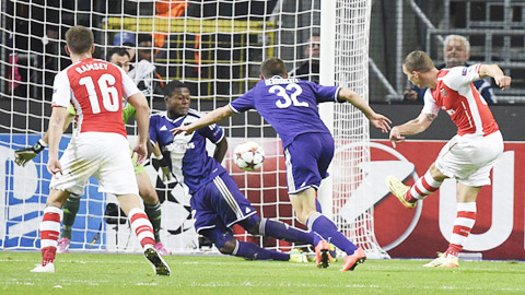 Lukas Podolski: Người hùng từ bóng đêm Lukas Podolski: Người hùng từ bóng đêm