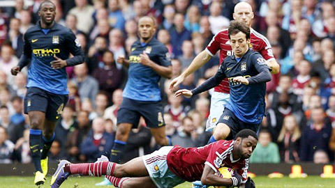 Man City: Cú vấp chết người Man City: Cú vấp chết người