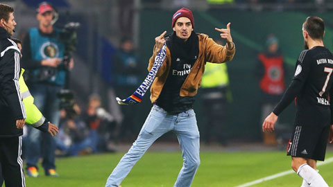 Ribery bị fan cuồng tấn công ngay trên sân Ribery bị fan cuồng tấn công ngay trên sân