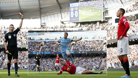 Tội đồ của trận derby: Smalling là... nhỏ dần Tội đồ của trận derby: Smalling là... nhỏ dần