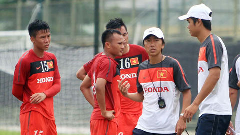 HLV Toshiya Miura (ĐT Việt Nam): “Bóng đá Việt Nam thiếu cầu thủ dẫn dắt lối chơi” HLV Toshiya Miura (ĐT Việt Nam): “Bóng đá Việt Nam thiếu cầu thủ dẫn dắt lối chơi”