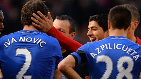 Luis Suarez vạch trần Luis Suarez vạch trần
