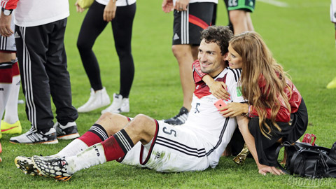 Siêu mẫu Cathy tìm cách “trói” Hummels! Siêu mẫu Cathy tìm cách “trói” Hummels!