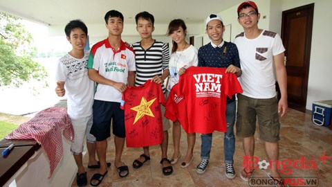 Mẹ Công Phượng rơi nước mắt vì một “người đặc biệt” của con trai Mẹ Công Phượng rơi nước mắt vì một “người đặc biệt” của con trai