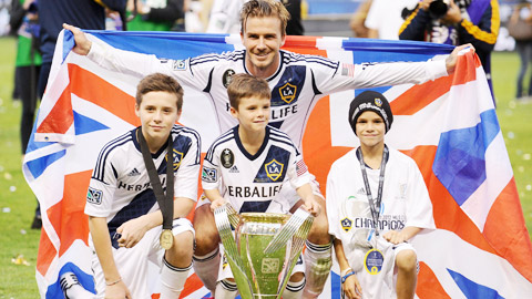 Vì sao 3 con Beckham đều gia nhập Arsenal? Vì sao 3 con Beckham đều gia nhập Arsenal?