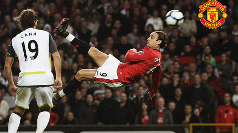 Berbatov có nhiều khoảnh khắc đáng nhớ khi khoác áo M.U