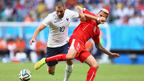 CĐV Pháp khắt khe với Benzema! CĐV Pháp khắt khe với Benzema!