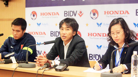 HLV Toshiya Miura: “Hàng công đã làm tôi an tâm!” HLV Toshiya Miura: “Hàng công đã làm tôi an tâm!”