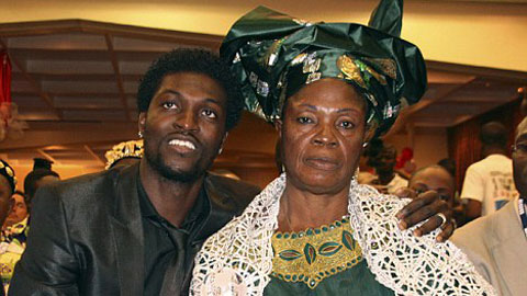 Adebayor nghĩ mẹ ruột là phù thủy, đuổi ra khỏi nhà? Adebayor nghĩ mẹ ruột là phù thủy, đuổi ra khỏi nhà?