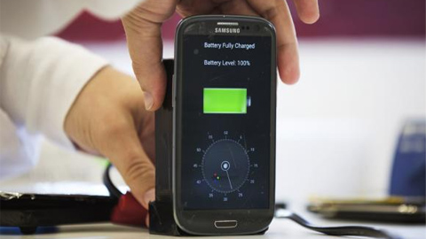 Ông chủ của Chelsea sẽ sản xuất pin cho smartphone sạc chỉ mất…30 giây Ông chủ của Chelsea sẽ sản xuất pin cho smartphone sạc chỉ mất…30 giây