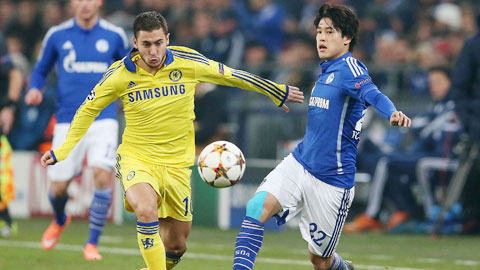 Chelsea (trái) gần như hoàn hảo cả trong tấn công lẫn phòng ngự trước Schalke