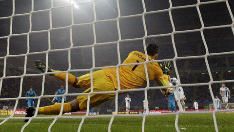 Thủ môn Inter lập kỷ lục cản được 6 quả penalty liên tiếp Thủ môn Inter lập kỷ lục cản được 6 quả penalty liên tiếp