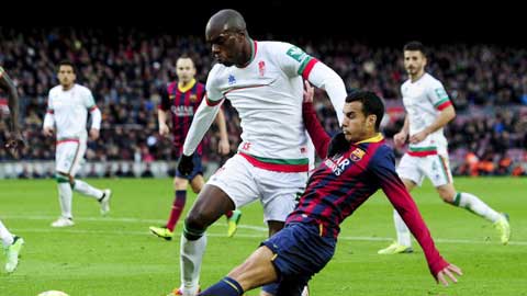Barca cầu viện FIFA cho phép tìm người thay Vermaelen Barca cầu viện FIFA cho phép tìm người thay Vermaelen