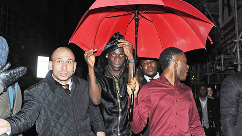 Balotelli vẫn quậy ở Liverpool Balotelli vẫn quậy ở Liverpool