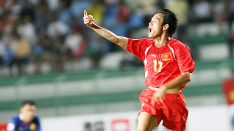 Vũ Phong ăn mừng bàn thắng vào lưới Malaysia ở AFF Suzuki Cup 2008