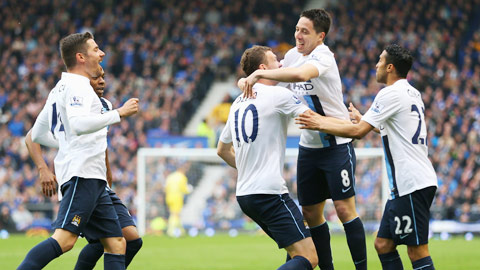 Nasri (8) và đồng đội đã sẵn sàng tỏa sáng giúp Man City tăng tốc áp sát ngôi đầu