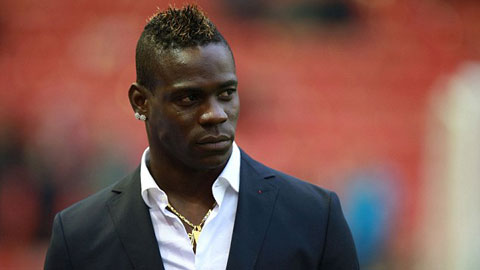 Mario Balotelli bị FA buộc tội phân biệt chủng tộc Mario Balotelli bị FA buộc tội phân biệt chủng tộc