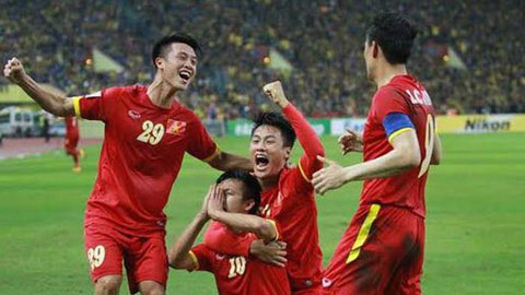 ĐT Việt Nam giành lợi thế lớn sau khi đánh bại Malaysia ở trận bán kết lượt đi AFF Suzuki Cup 2014