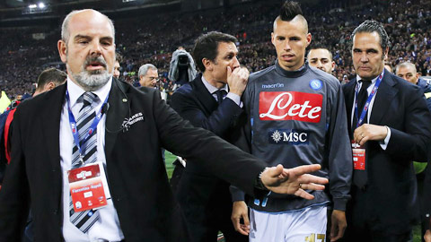 Hamsik trên đường rời Napoli Hamsik trên đường rời Napoli