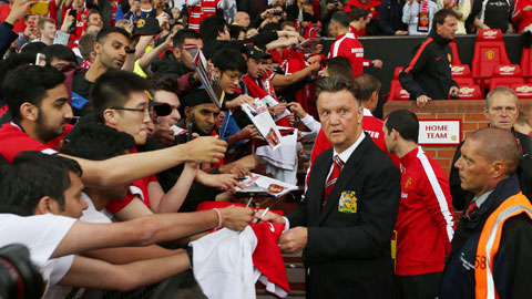 Van Gaal đau đầu vì “Nhà hát của những tiếng hét” Van Gaal đau đầu vì “Nhà hát của những tiếng hét”