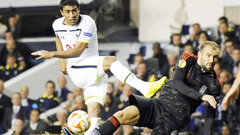 Paulinho (áo trắng) và đồng đội đủ sức giành ít nhất 1 điểm rời Besiktas