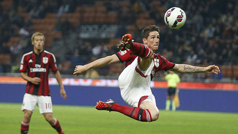 Torres đang chơi cho Milan theo dạng cho mượn