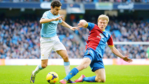Gặp con mồi ưa thích Crystal Palace là cơ hội để Man City (trái) nâng chuỗi chiến thắng lên con số 8
