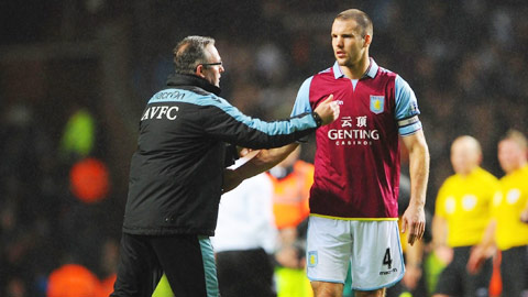 Liệu HLV Lambert có giữ được Vlaar trước sự chèo kéo của Man United?