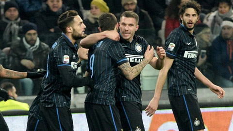 Niềm vui của các cầu thủ Inter sau khi Icardi gỡ hòa