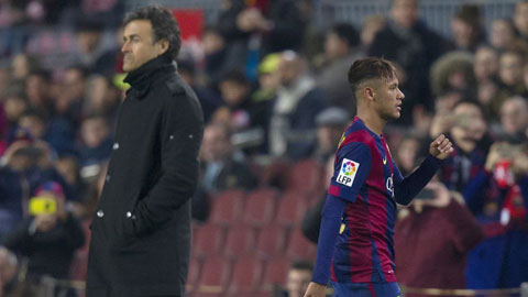 Neymar không hài lòng khi bị thay ra sớm
