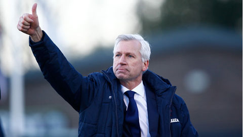 HLV Alan Pardew rời Newcastle để chuyển sang dẫn dắt Crystal Palace